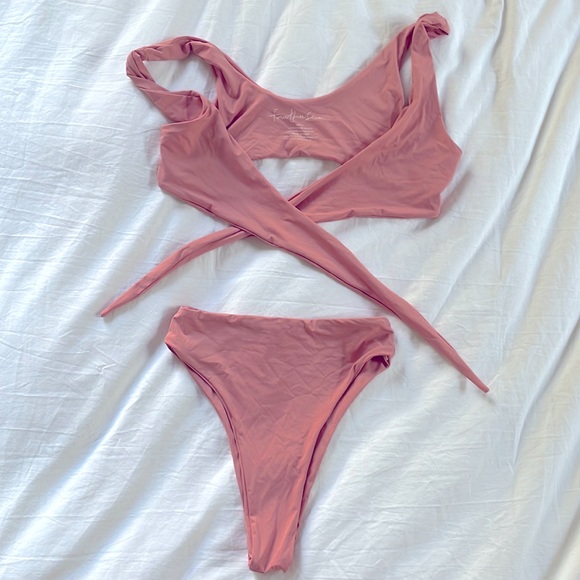437 SET Kenzie top and Aubrey bottom in rose. - Picture 1 of 5